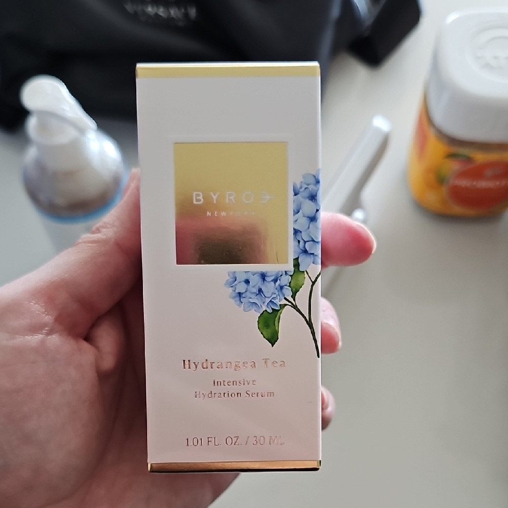 BYROE Hydrangea Tea Intensive Hydration Serum